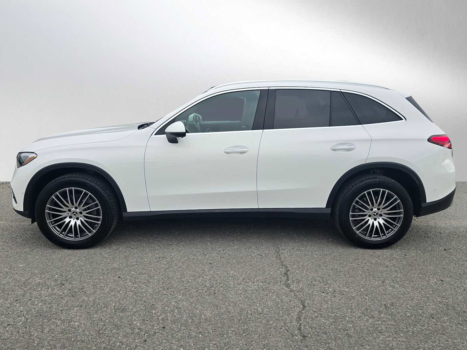 Used 2025 Mercedes-Benz GLC 300 image 7