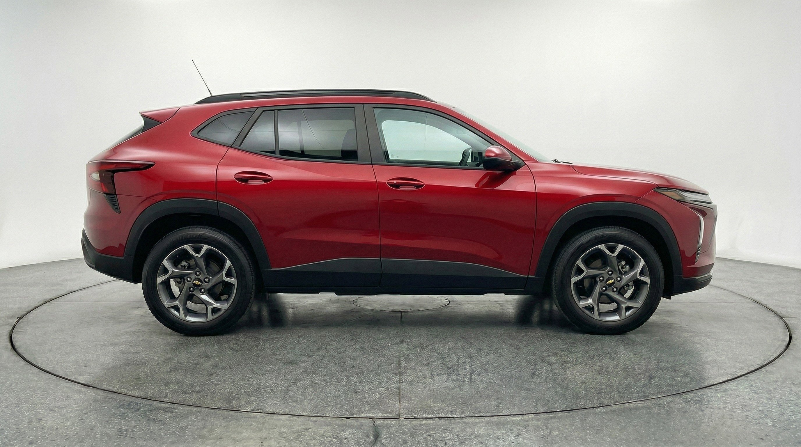 Used 2025 Chevrolet Trax LT image 11