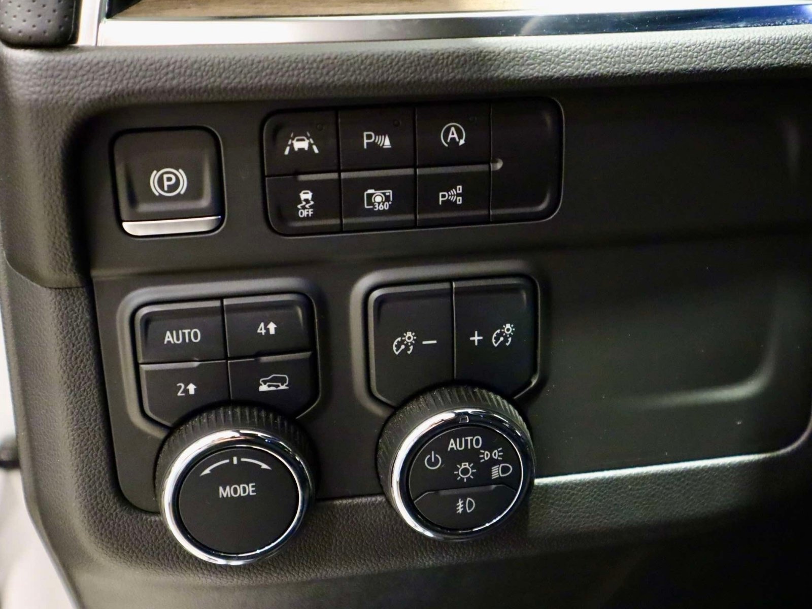 Used 2025 Chevrolet Tahoe High Country AWD/4WD image 27