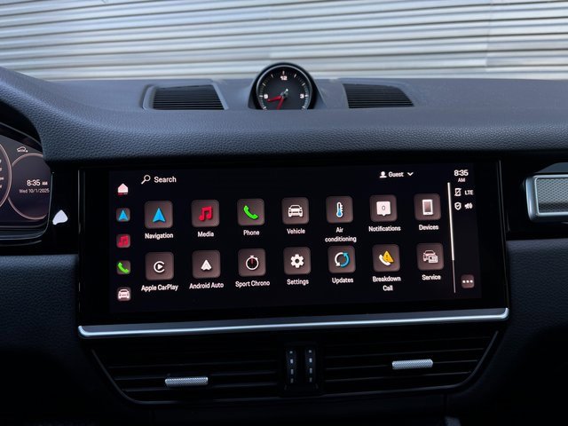 Certified 2022 Porsche Cayenne Platinum Edition image 19