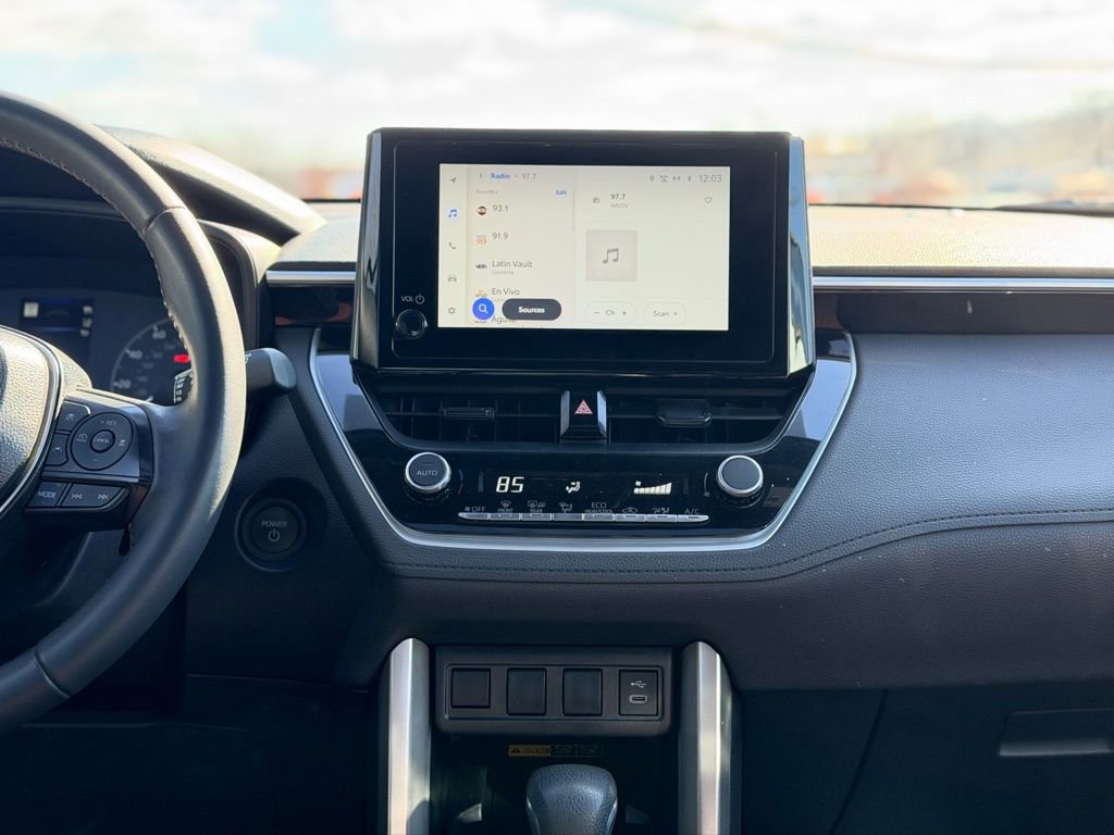 Used 2025 Toyota Corolla Cross AWD Hybrid w/ Moonroof Package image 27