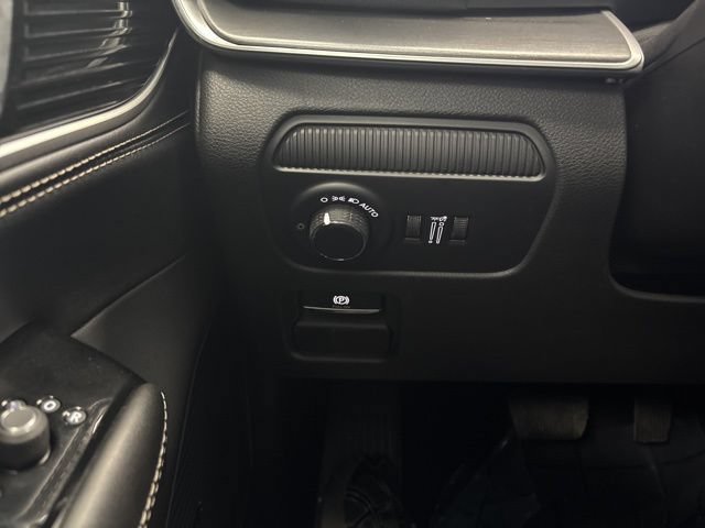 New 2026 Jeep Grand Wagoneer L Limited AWD/4WD image 39