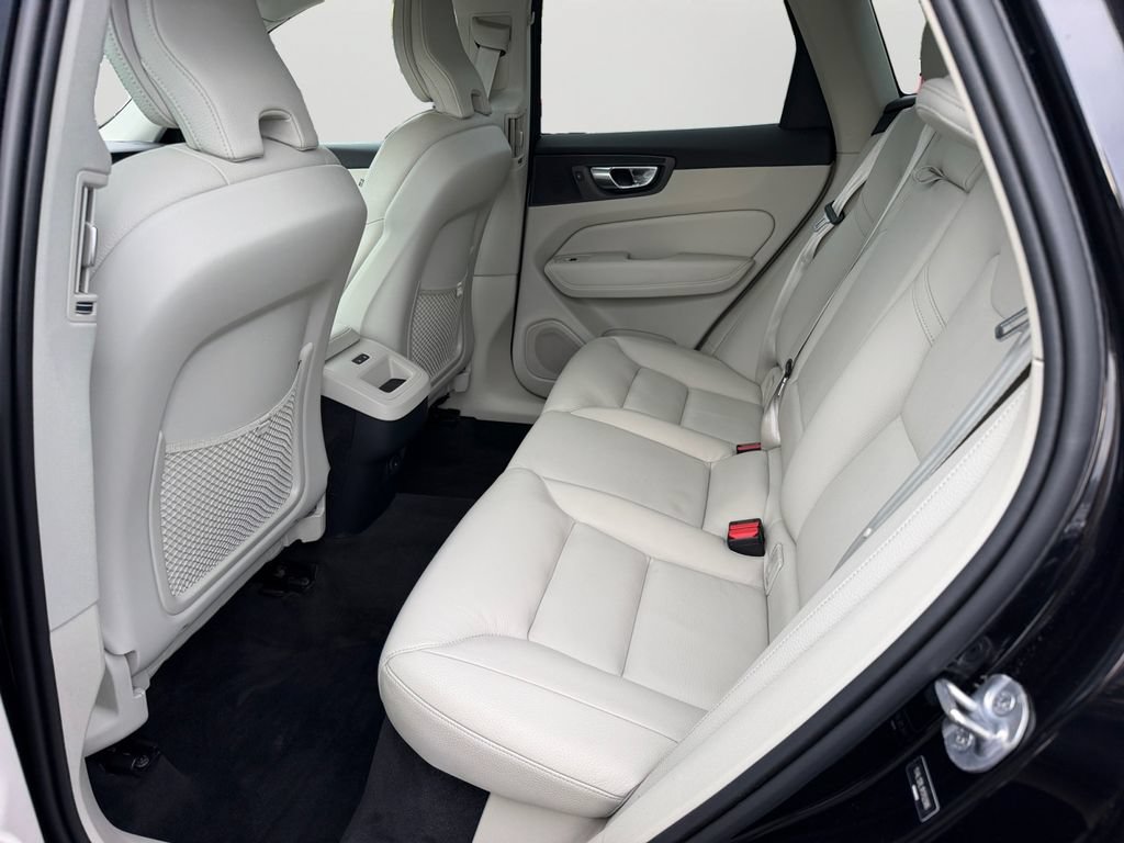 Certified 2024 Volvo XC60 B5 Plus w/ Climate Package AWD/4WD image 12