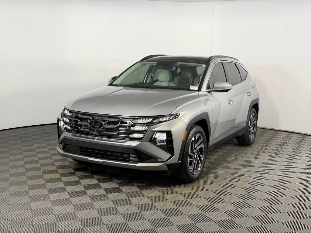 Used 2025 Hyundai Tucson Limited FWD image 3