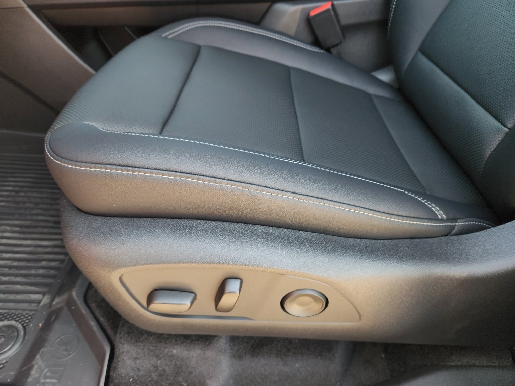 New 2026 Chevrolet Traverse LT w/ Driver Confidence Package FWD image 18