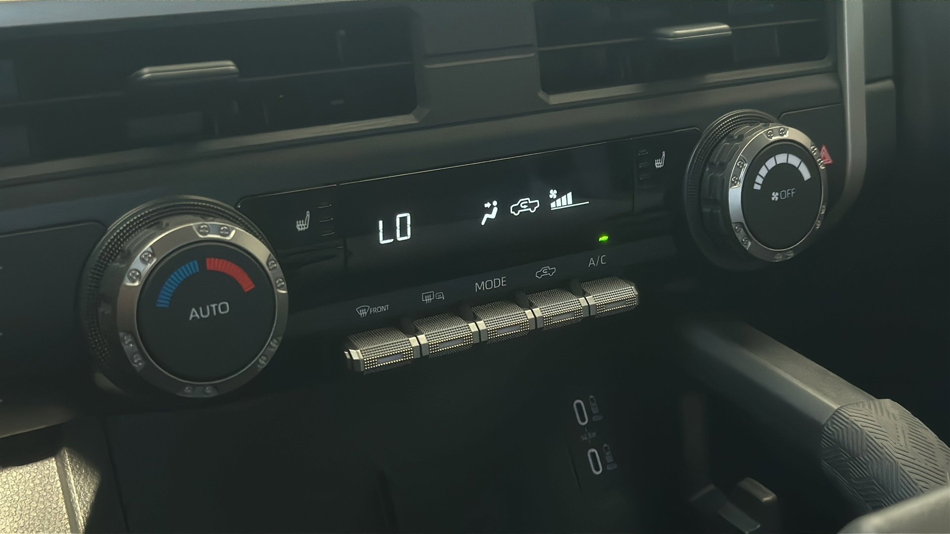 Used 2024 Toyota Tacoma TRD Sport AWD/4WD image 19