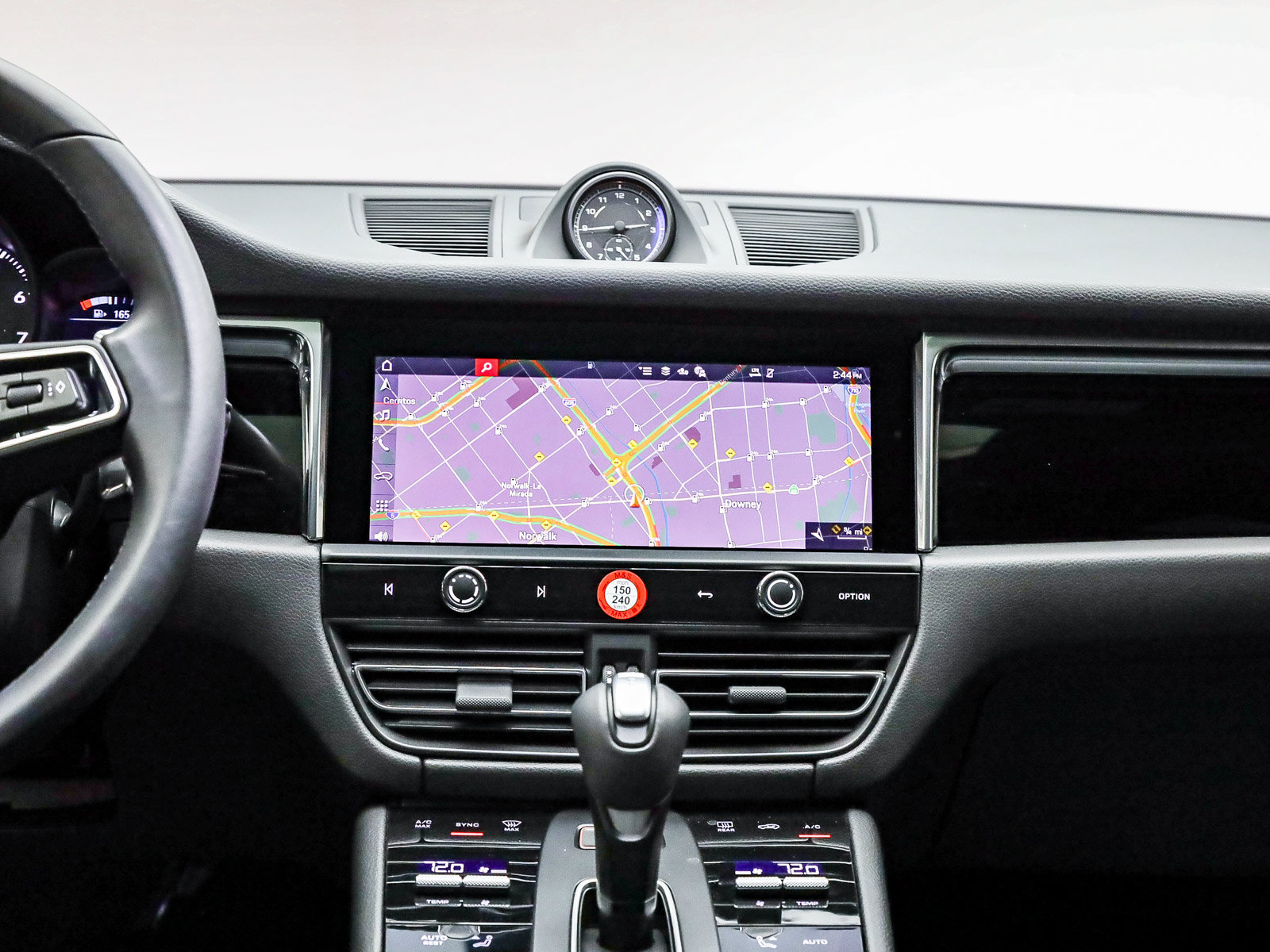 Certified 2026 Porsche Macan AWD/4WD image 18