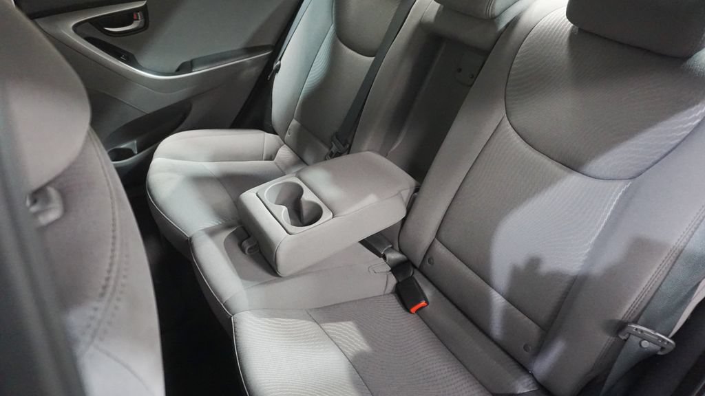 Used 2016 Hyundai Elantra SE FWD image 12