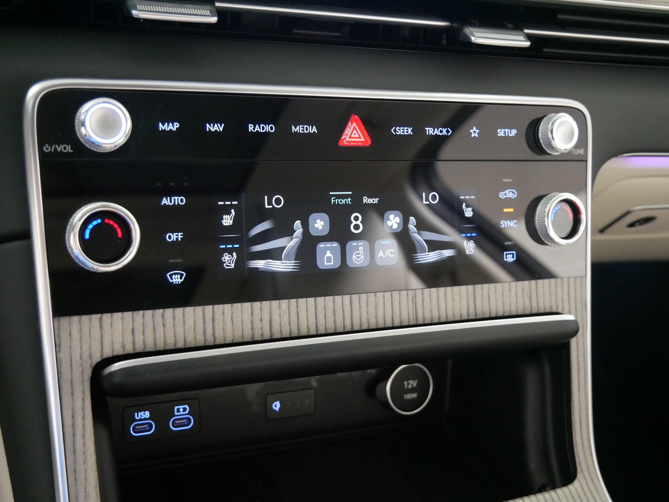 Certified 2025 Genesis GV80 3.5T Prestige AWD/4WD image 23