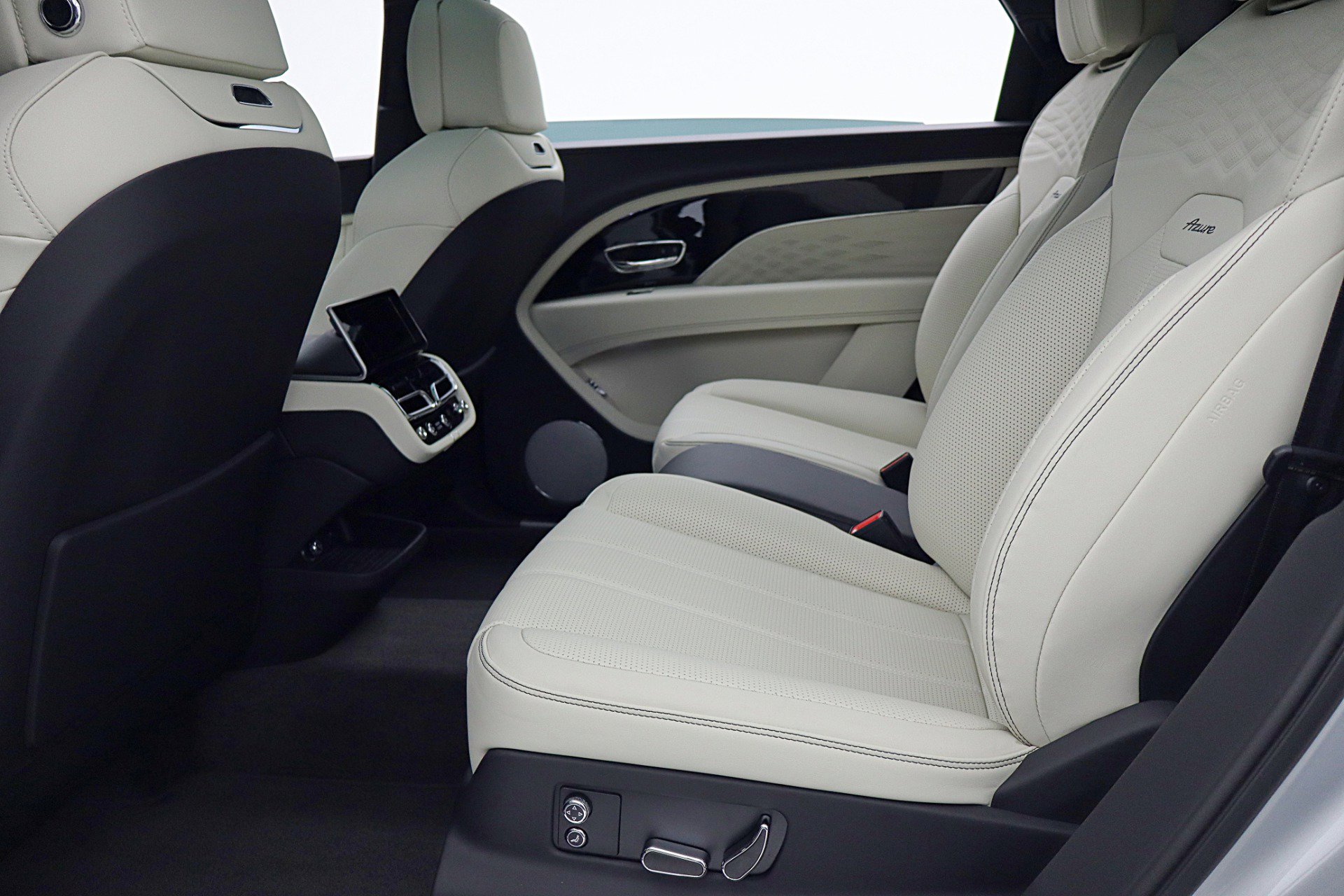 Used 2024 Bentley Bentayga Extended Wheelbase image 50