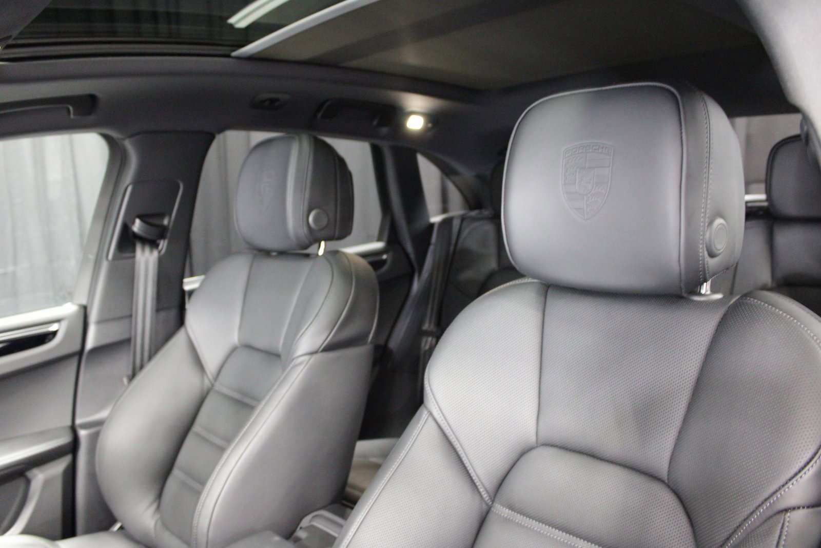 New 2026 Porsche Macan image 5