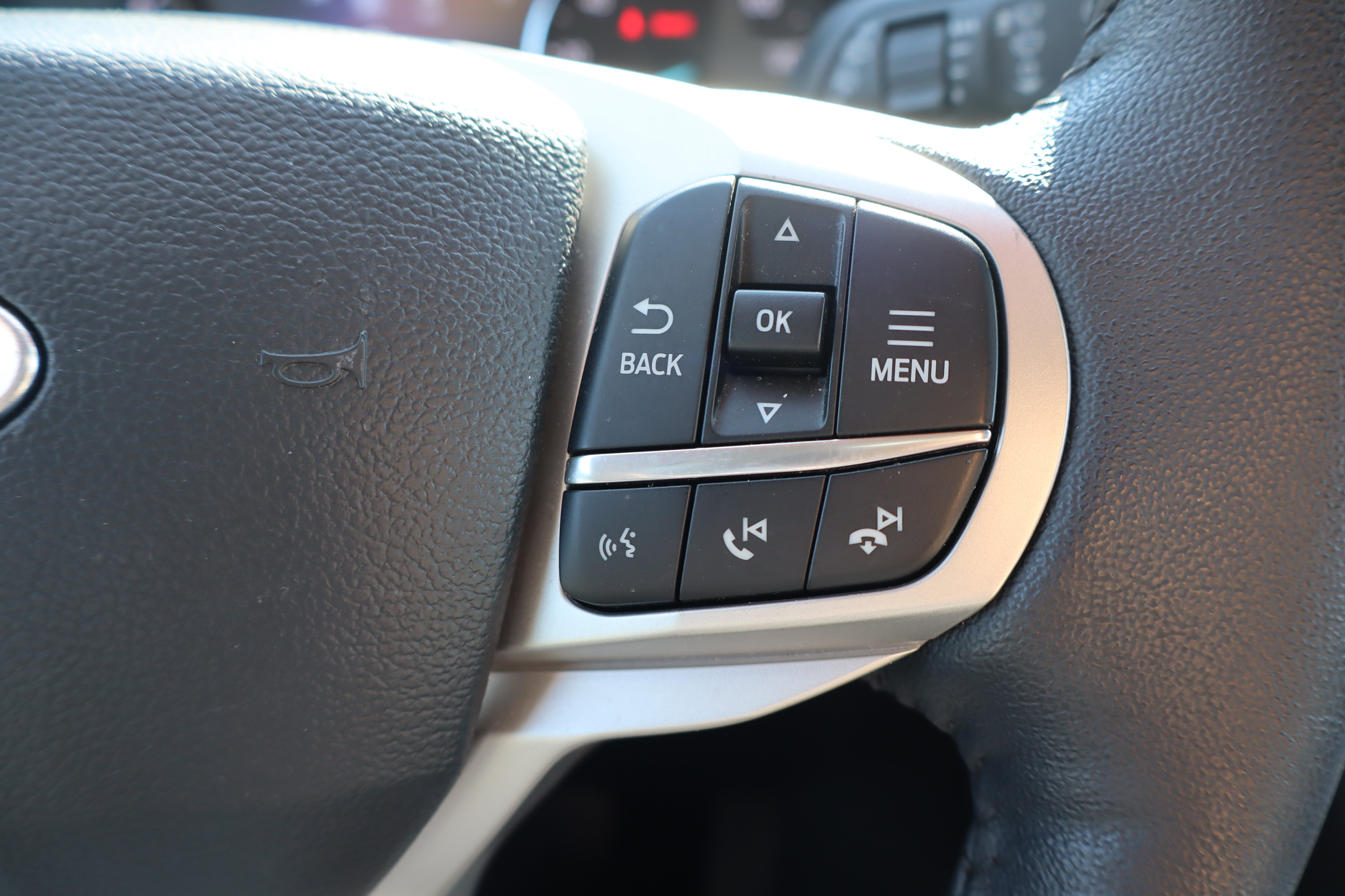 Used 2024 Ford Explorer XLT w/ Equipment Group 202A AWD/4WD image 19
