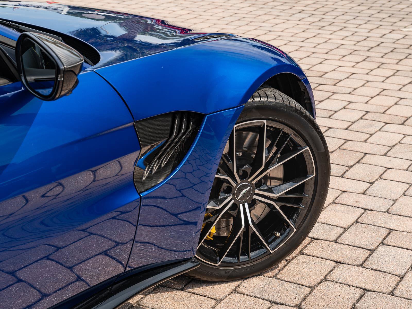 Used 2021 Aston Martin V8 Vantage Roadster image 9