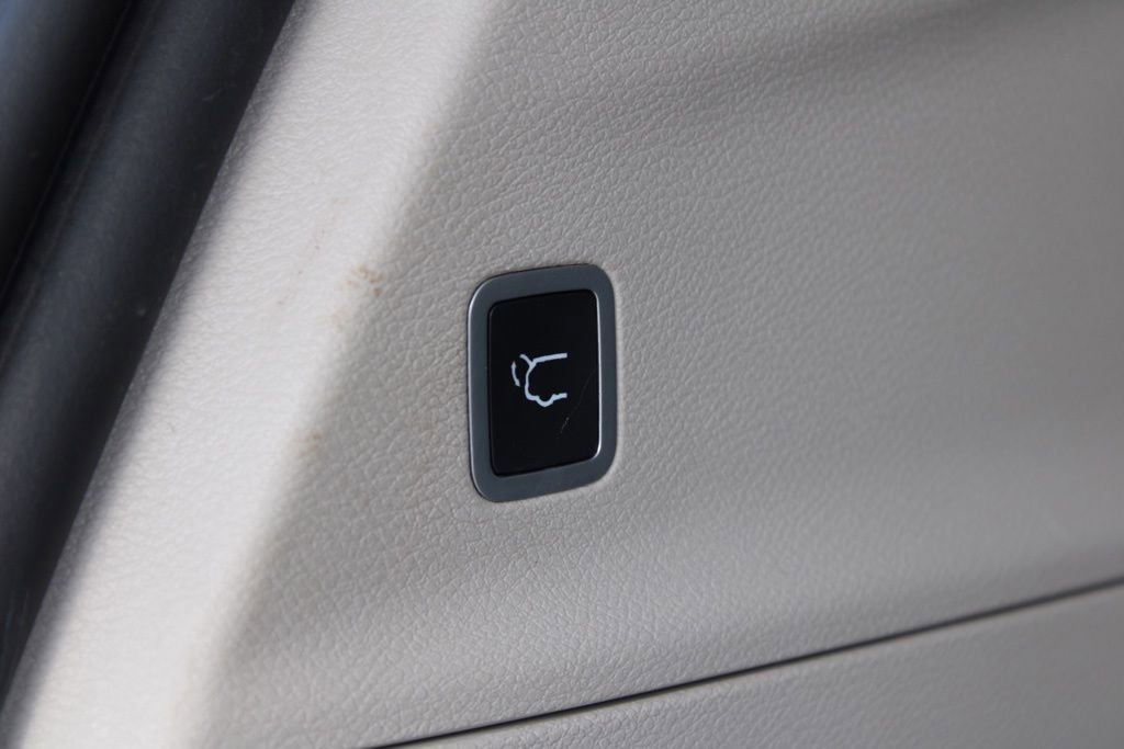 Used 2019 Chrysler Pacifica Touring-L image 12