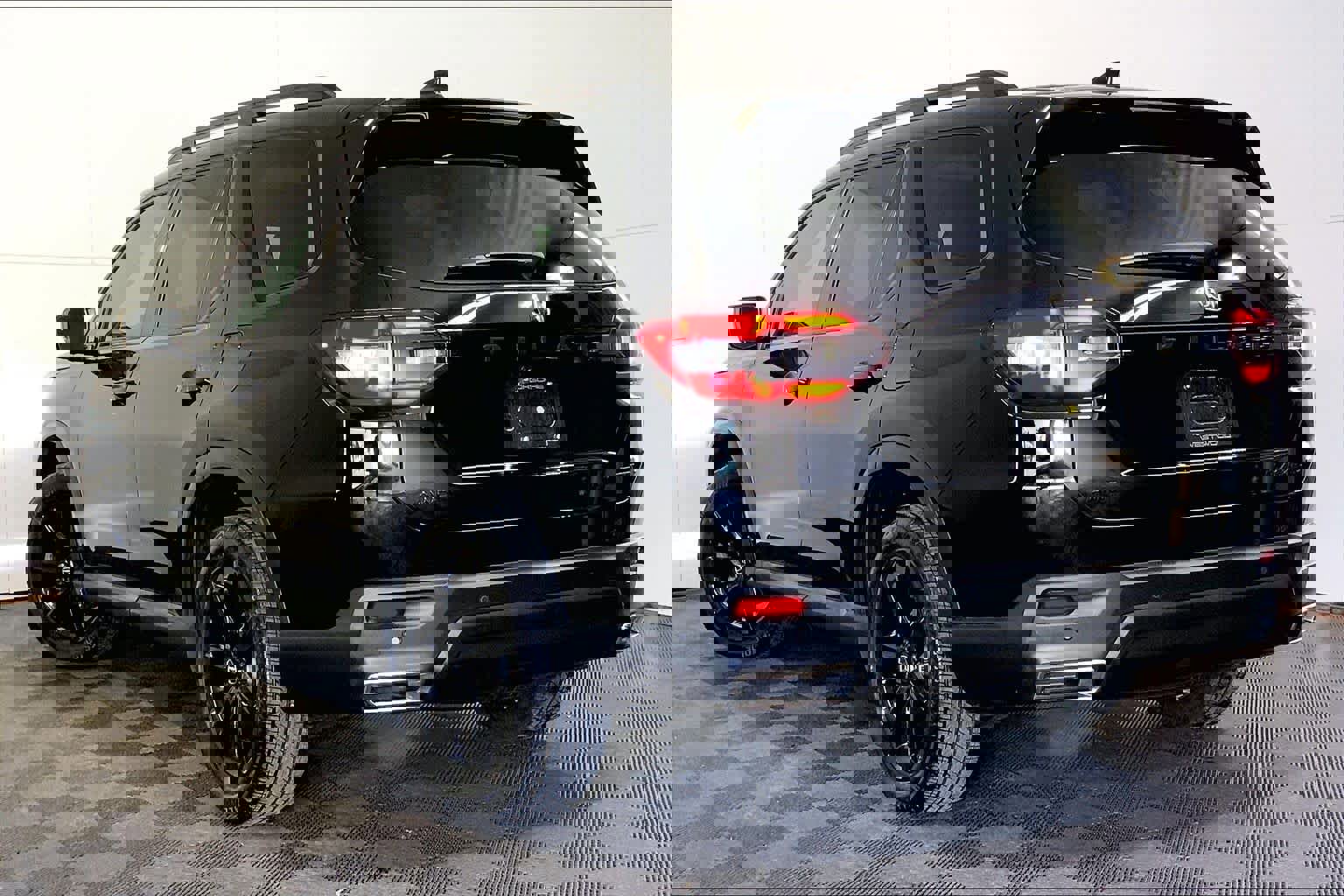 Used 2025 Honda Pilot Black Edition image 3