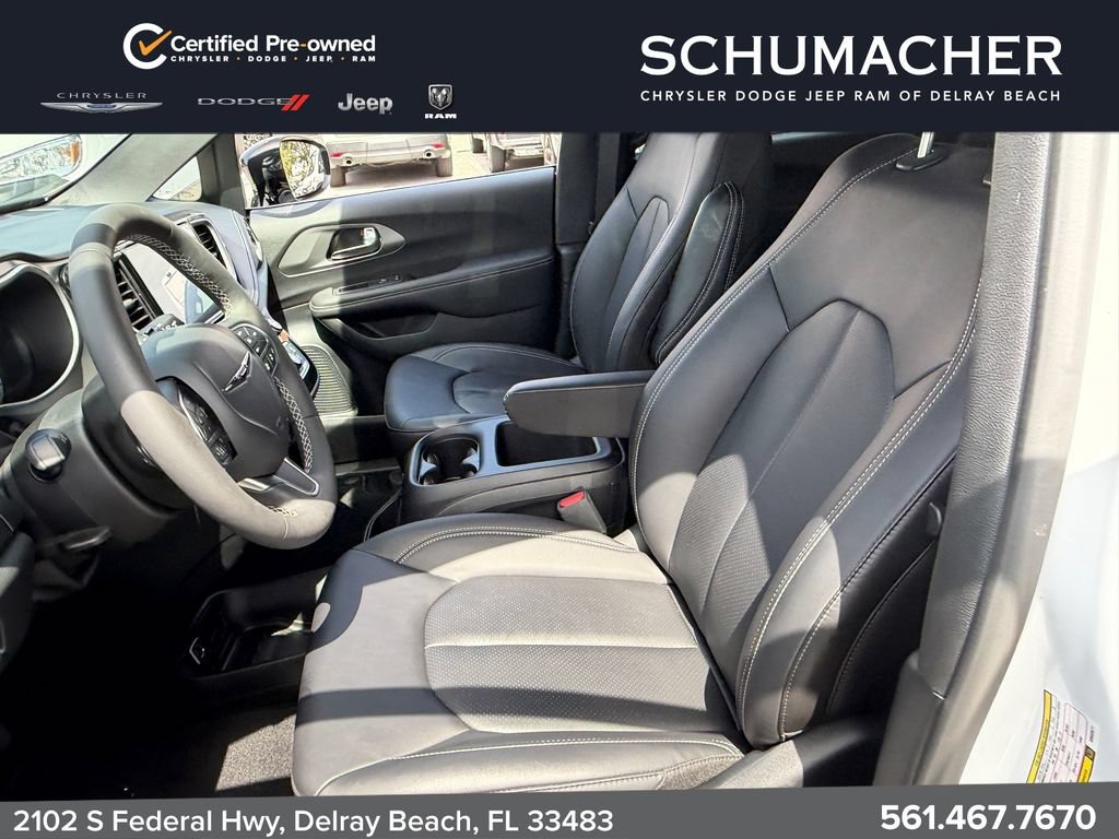 Used 2025 Chrysler Pacifica Select FWD image 10