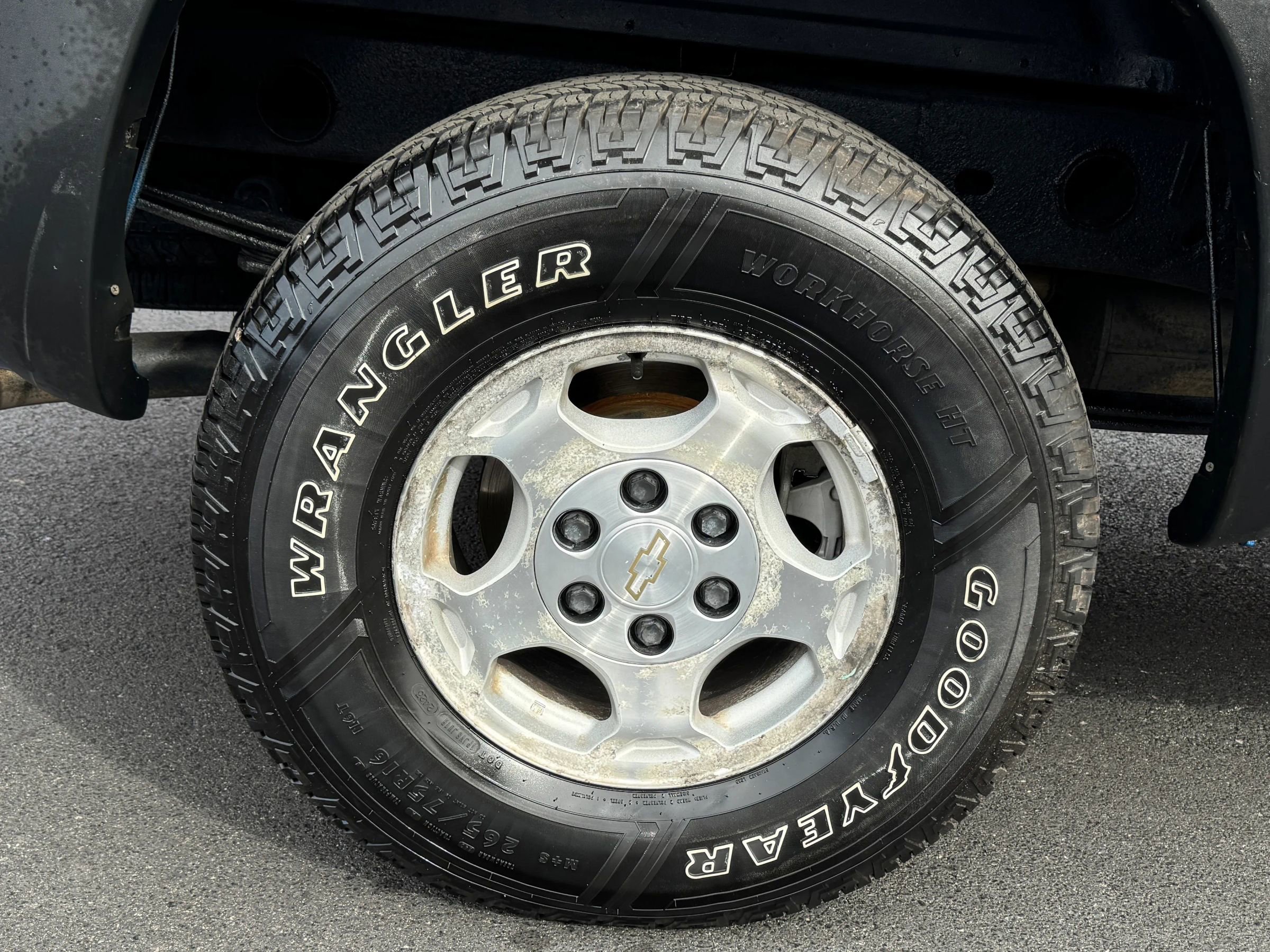 Used 2004 Chevrolet Silverado 1500 4x4 Extended Cab w/ Light Duty Power Package image 13