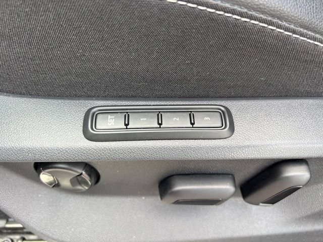 Used 2023 Volkswagen Atlas SEL AWD/4WD image 33