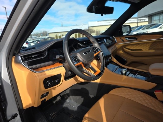 Used 2024 Jeep Grand Cherokee L Summit image 17