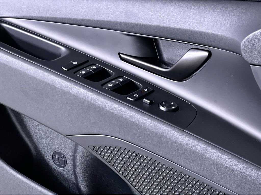 Used 2025 Hyundai Elantra Sport image 15