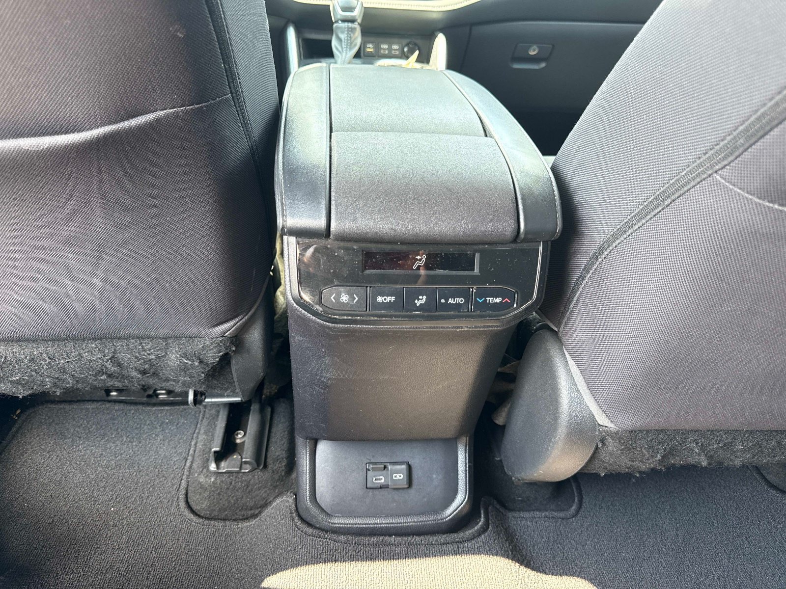 Used 2023 Toyota Highlander LE AWD/4WD image 13