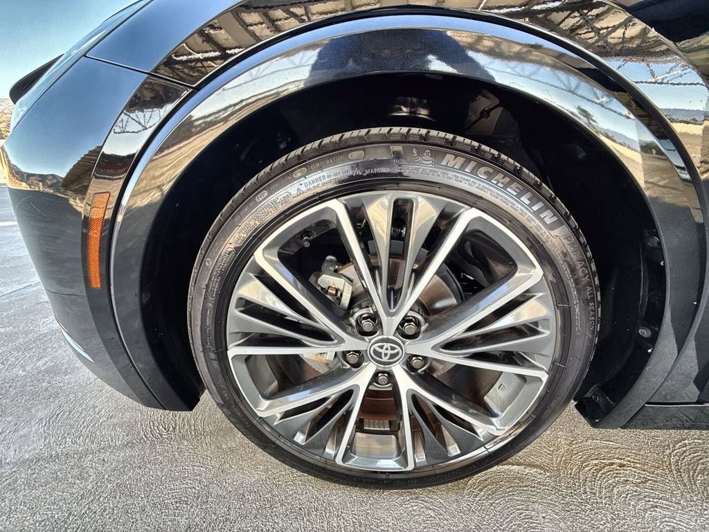 Used 2025 Toyota Prius XLE image 32