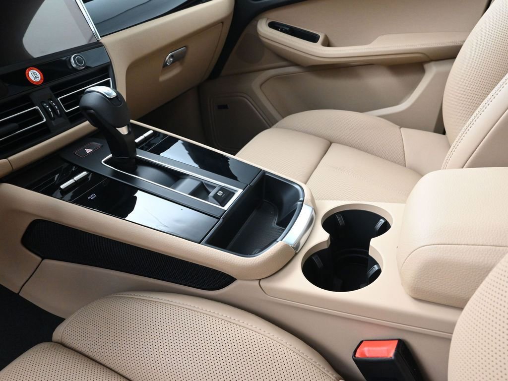 Certified 2026 Porsche Macan AWD/4WD image 22