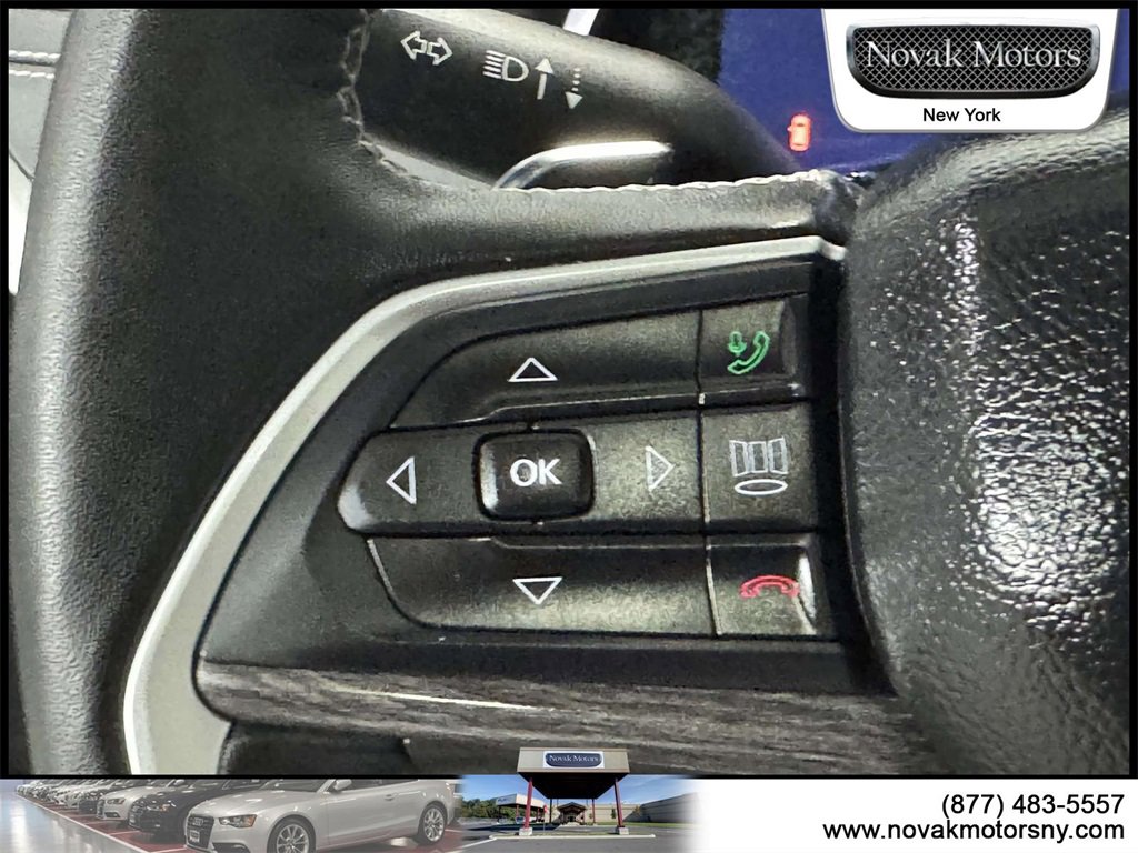 Used 2022 Jeep Grand Cherokee L Limited w/ Black Appearance Package image 15