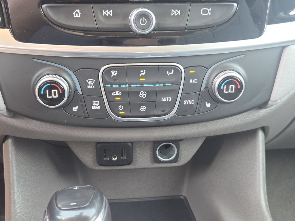 Used 2019 Chevrolet Traverse LT FWD image 20
