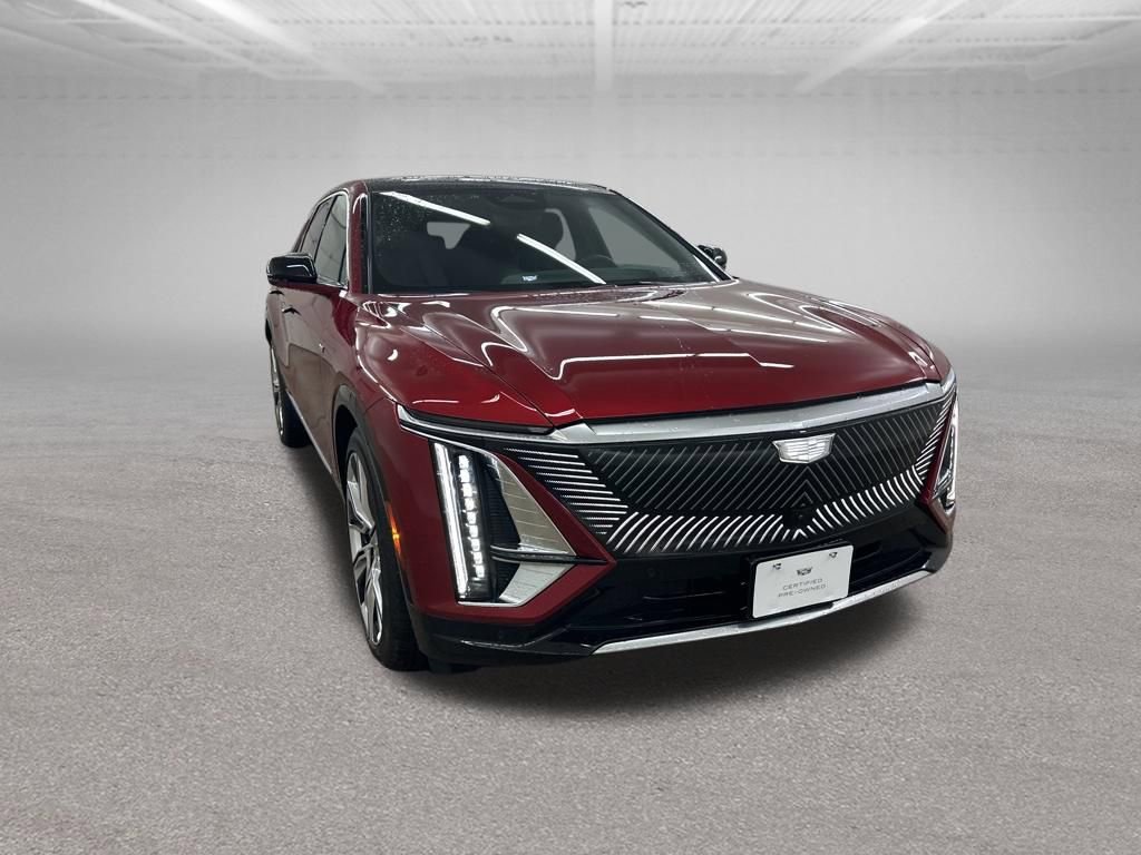 Used 2025 Cadillac Lyriq Luxury w/ LPO, Floor Liner Package AWD/4WD image 2