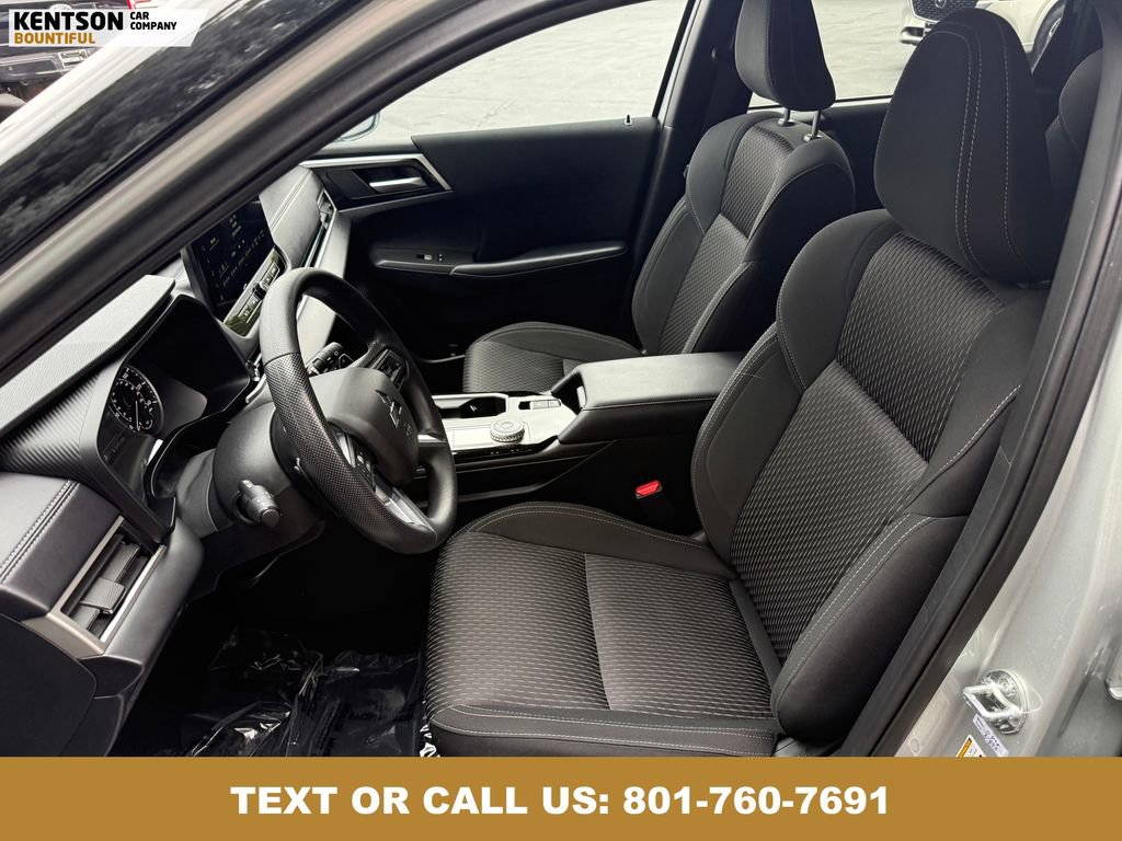 Used 2025 Mitsubishi Outlander ES image 30