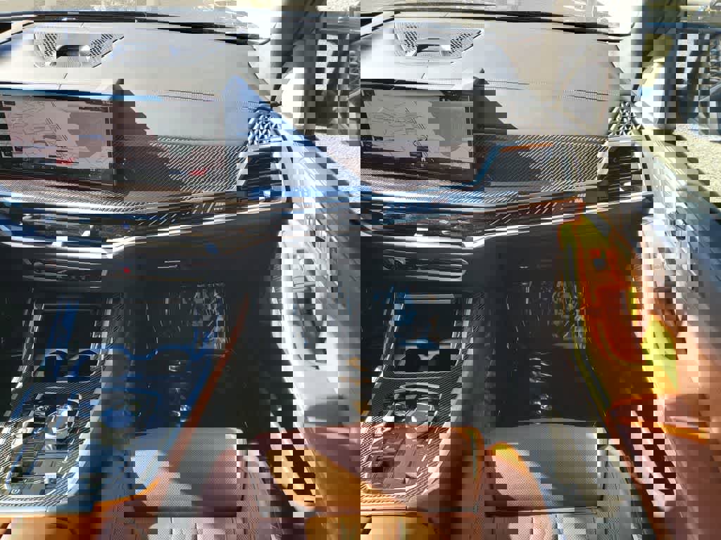 Used 2024 BMW X7 M60i w/ Executive Package image 15