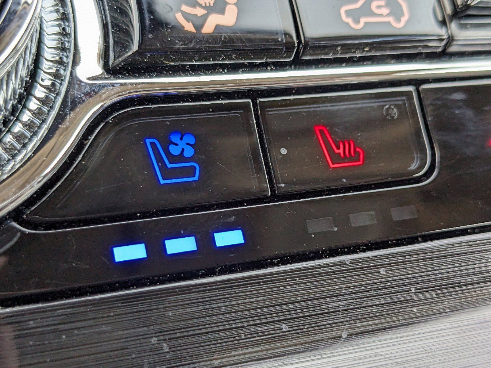 Certified 2023 Lincoln Nautilus Reserve w/ Equipment Group 202A image 26