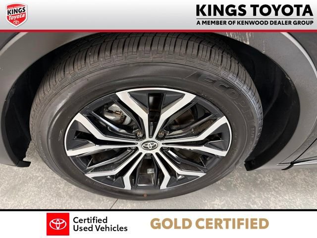 Used 2023 Toyota Crown AWD/4WD image 32