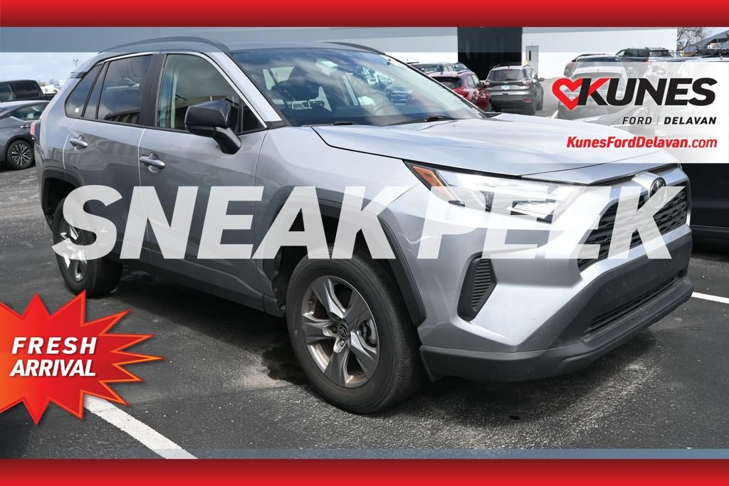 Used 2025 Toyota RAV4 LE AWD/4WD image 1
