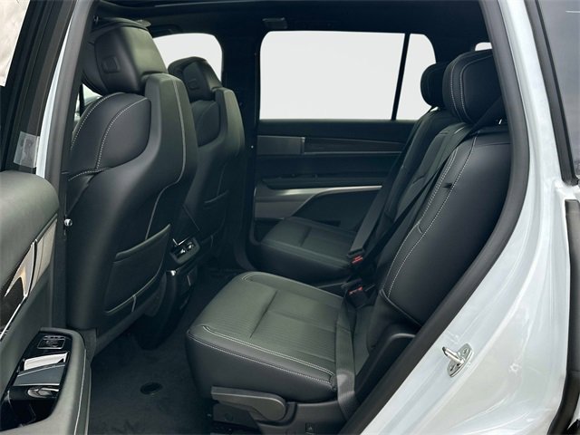 New 2026 Cadillac Vistiq Luxury w/ LPO, Floor Liner Package image 11