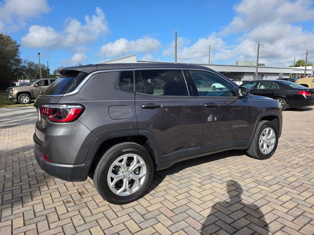 Used 2024 Jeep Compass Sport image 11