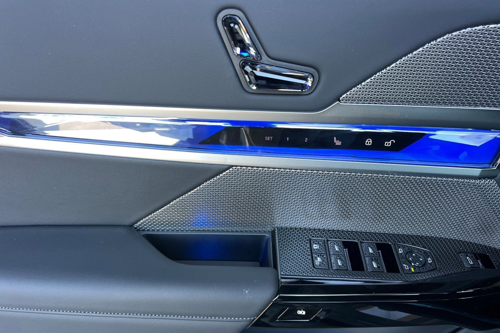 New 2025 BMW 740i image 13