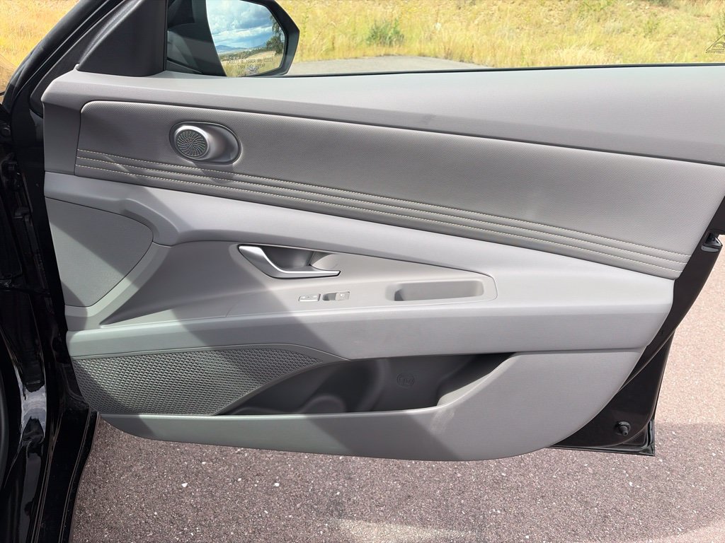 Certified 2025 Hyundai Elantra SEL FWD image 20
