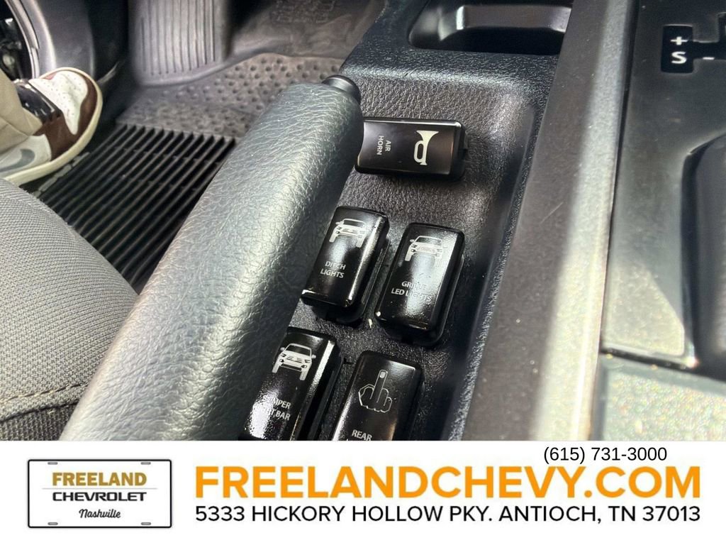 Used 2018 Toyota Tacoma TRD Off-Road image 32