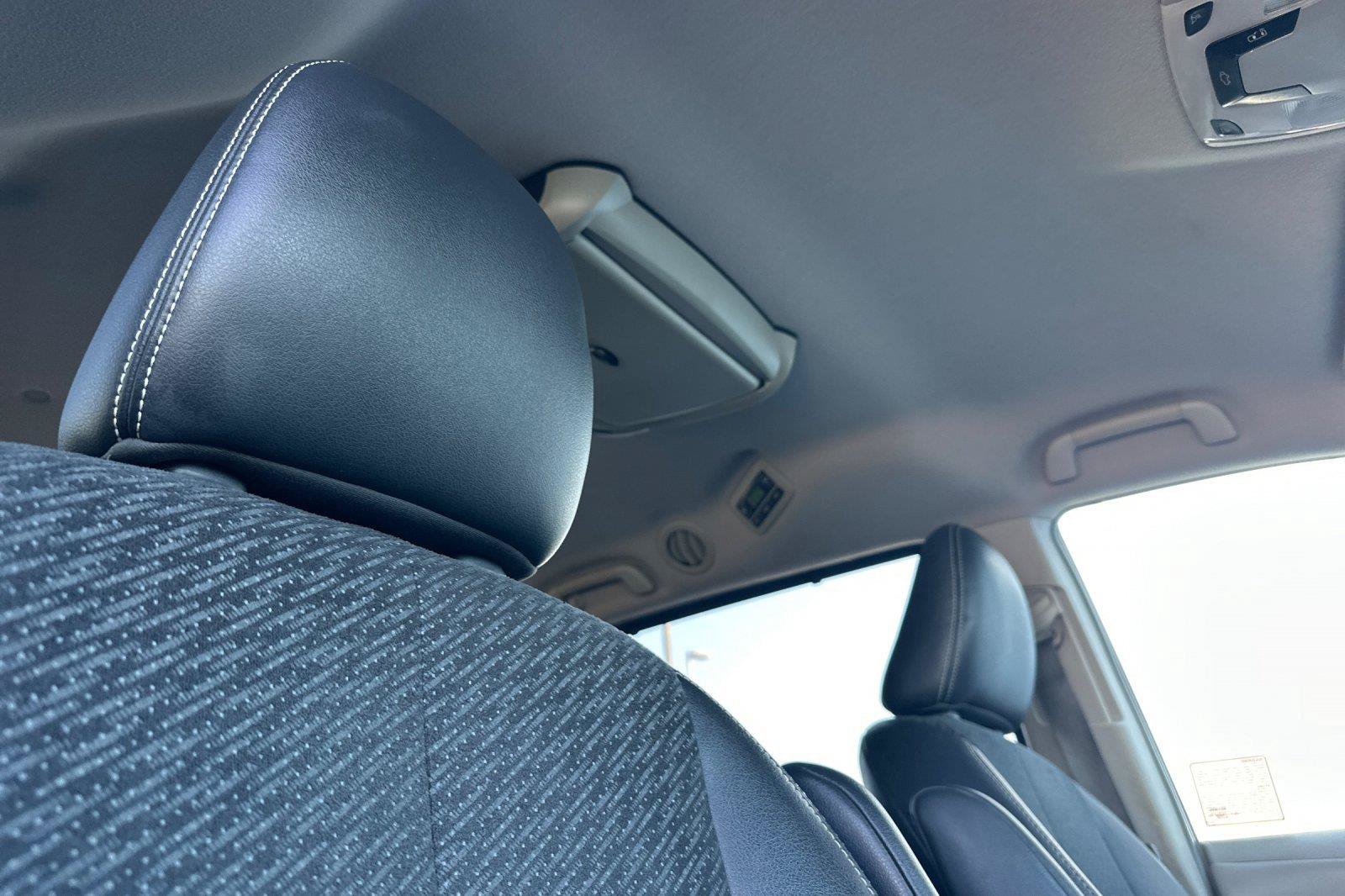 Used 2014 Toyota Sienna SE FWD image 18