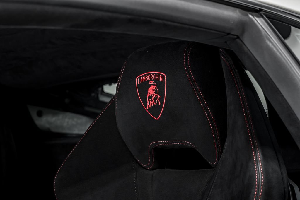 Used 2018 Lamborghini Huracan Performante AWD/4WD image 20