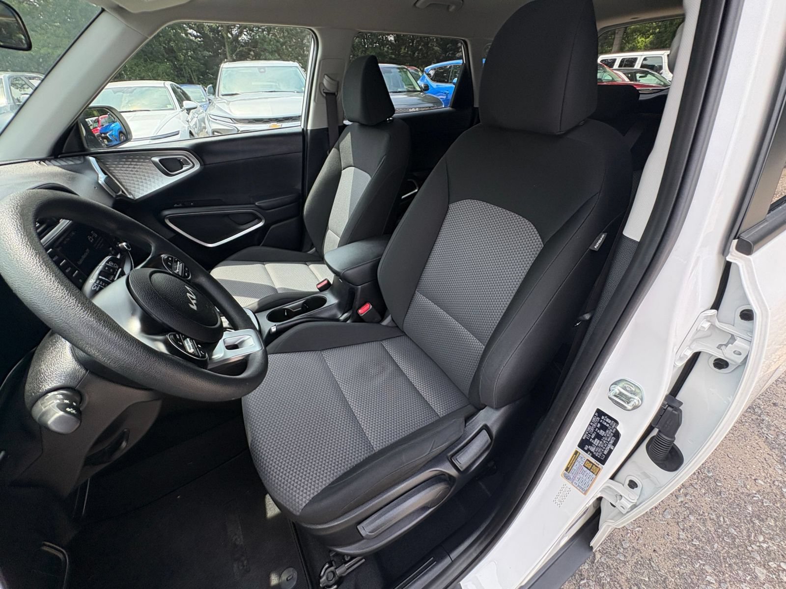 Used 2025 Kia Soul LX w/ LX Technology Package FWD image 34