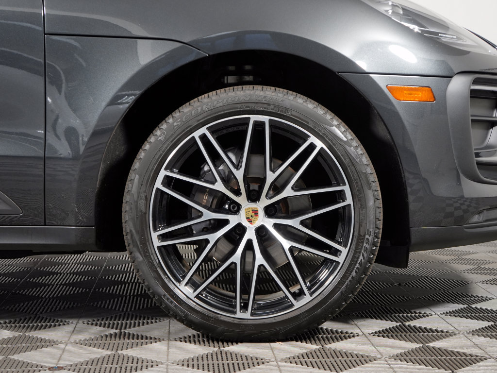 Certified 2023 Porsche Macan Turbo AWD/4WD image 15