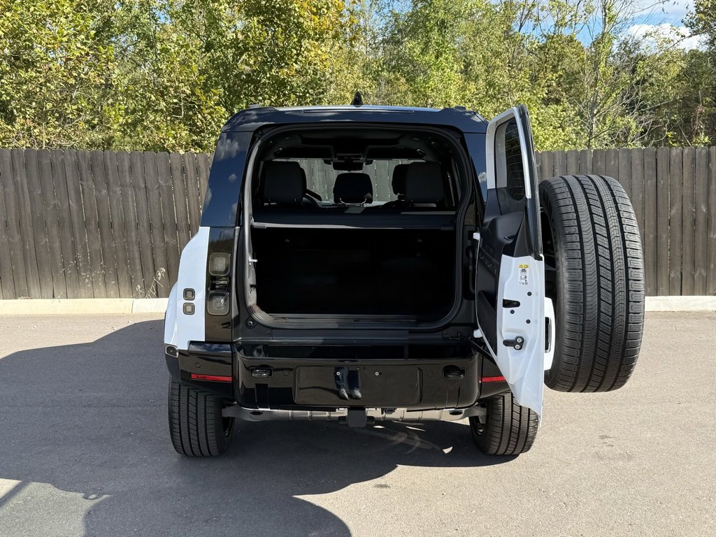 New 2026 Land Rover Defender 110 X-Dynamic SE image 5