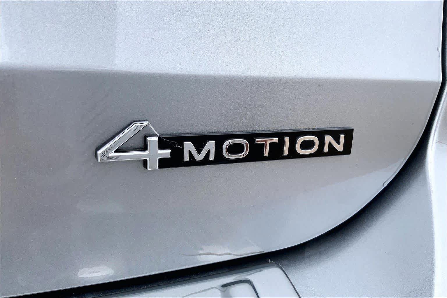 Used 2025 Volkswagen Taos SE AWD/4WD image 10