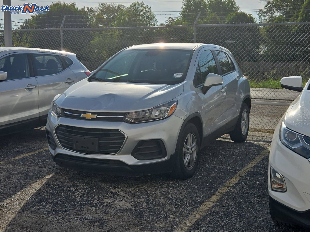Used 2022 Chevrolet Trax LS w/ Tint and Cruise Package FWD image 3