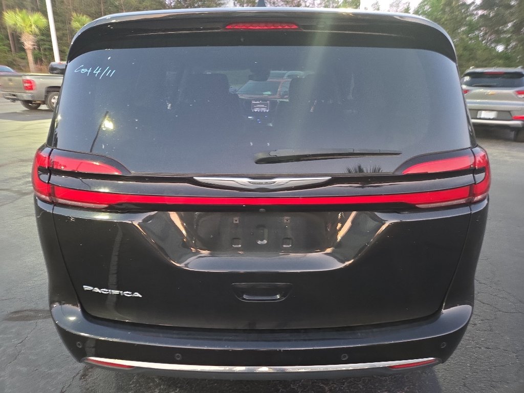 Used 2023 Chrysler Pacifica Touring-L image 5