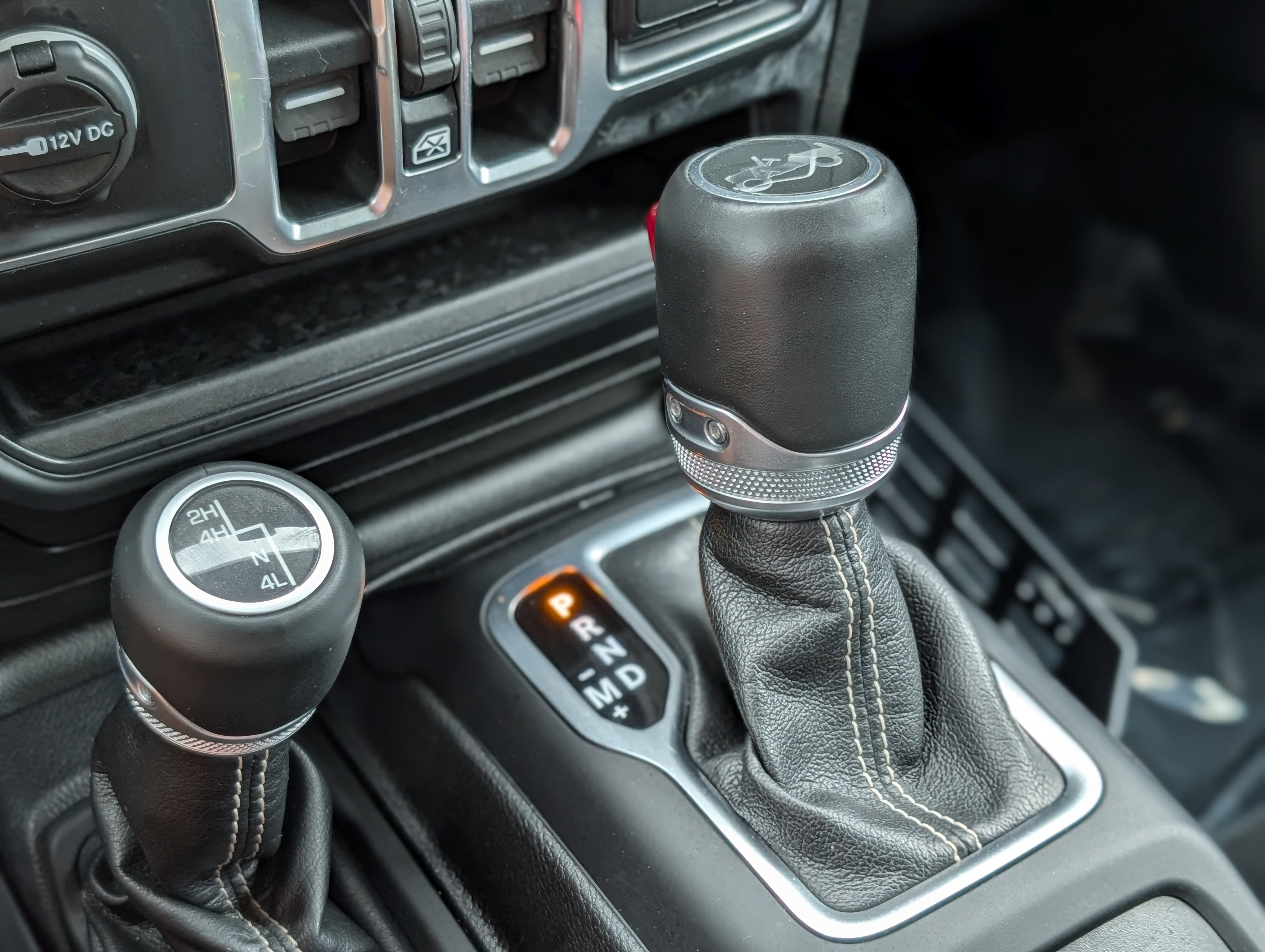 Used 2018 Jeep Wrangler Unlimited Sahara image 16