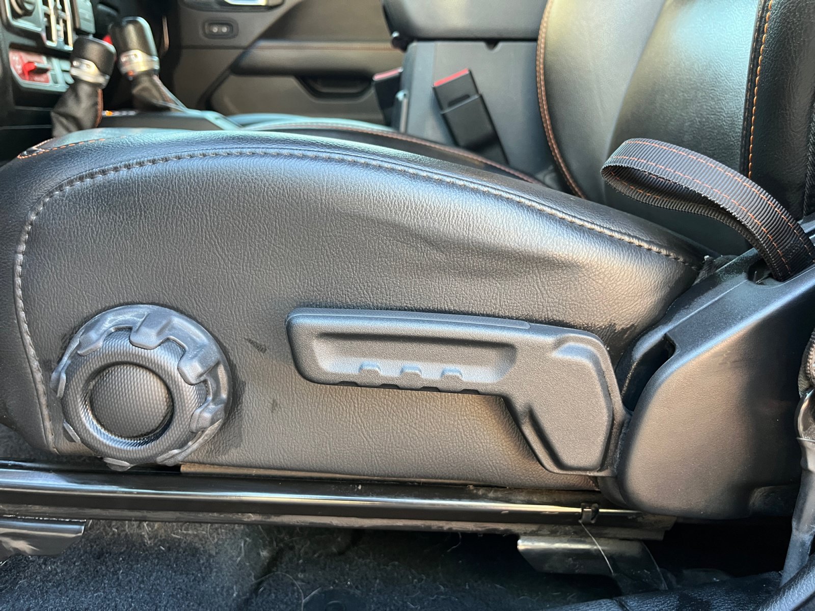 Used 2020 Jeep Gladiator Mojave AWD/4WD image 13